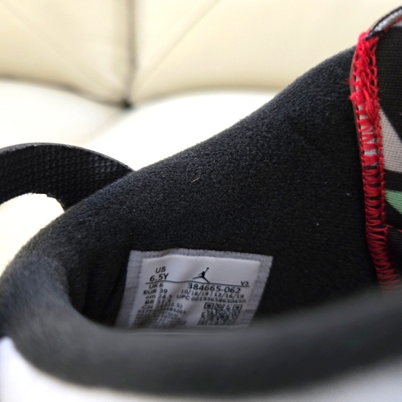 Jordan 6 Retro Hare (GS) size 6.5Y / Women's Size 8 - Picture 6 of 8